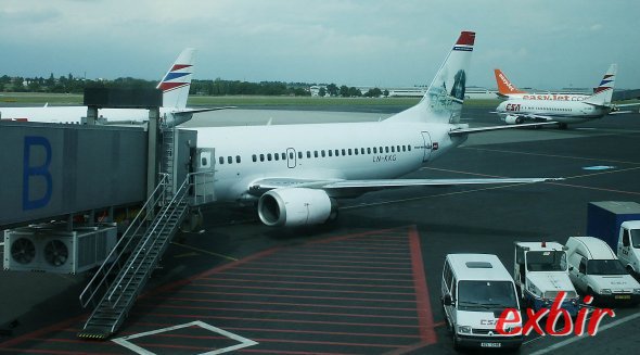 Eine Norwegian Air Shuttle Boeing 737-300. Norwegian ist bei Inlandsflügen in Norwegen eine gute Günstigalternative zu SAS. Foto: Christian Maskos