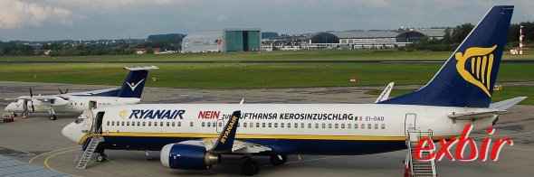 Während die teuren Fluglinien mit Kerosinabzocke ums überleben kämpfen wächst Ryanair im Sommer extrem. Foto: Christian Maskos
