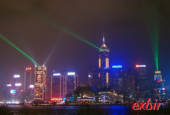 Skyline von Hong-Kong bei Nacht. Foto: Christian Maskos