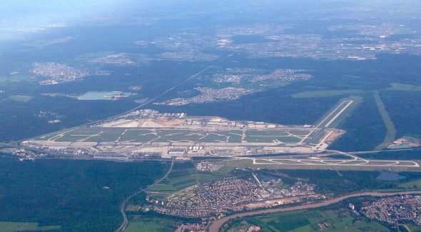Airport in Frankfurt FRA, Urheber: McNam, Lizenz: creative commons (Namensnennung, Weitergabe unter gleichen Bedingungen)