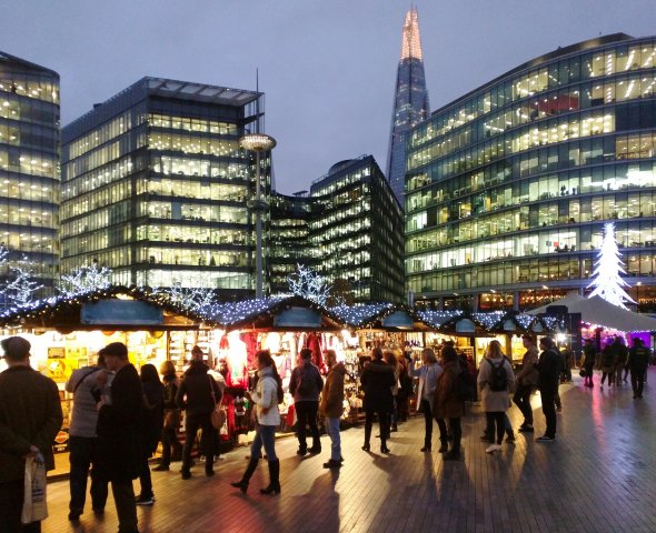 Einer der zahlreichen Weihnachtsmärkte in London