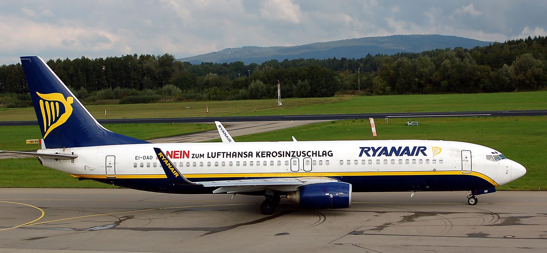 Ryanair Boeing 737-800.