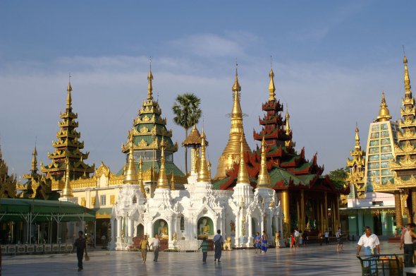 Tempelanlage mit der Shwedagon-Pagode.