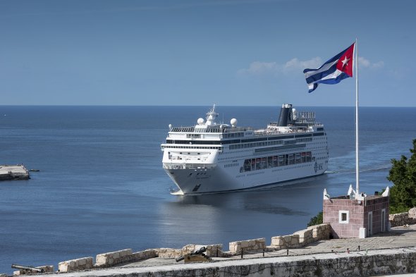 Das Kreuzfahrtschiff MSC Armonia erreicht Havanna (Kuba)