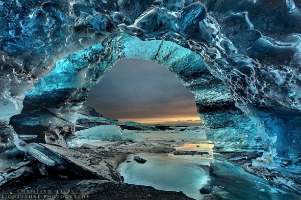 Eishöhle in Island. ice-grotto-iceland, Where Geoscience Meets Art