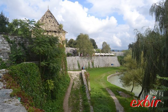 Die Burg direkt am Fluss Vrbas gehört zu den Wahrzeichen von Banja Luka. Foto: Christian Maskos