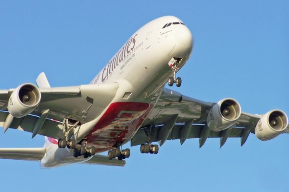 Ein Airbus A380 von Emirates - bald weniger Gepäck in der Economy Class inkludiert