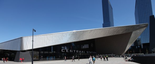 Der futuristische Hauptbahnhof der niederländischen Metropole Rotterdam - ein echter Hingucker!
