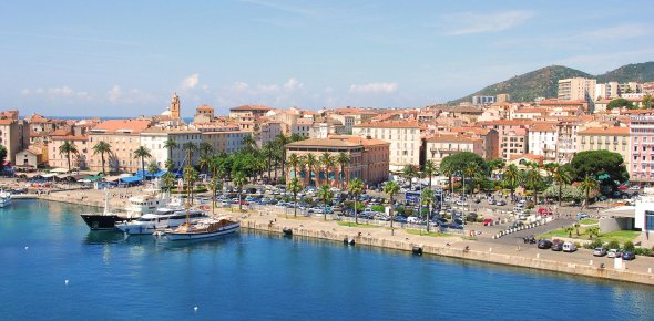 Dank langer Liegezeiten in den einzelnen Häfen mit der MSC Seaview gibt es viel zu entdecken - wie in Ajaccio auf Korsika, ein Ziel, welches per Flieger ab Deutschland nur teuer erreicht werden kann.