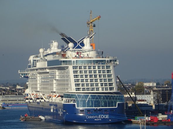 Die neue Celebrity Edge kurz vor der Auslieferung an die Reederei vor einigen Monaten im französischen St. Nazaire