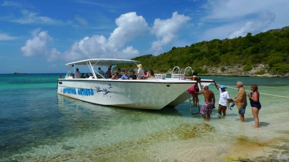 Auf Antigua stehen euch eine breite Auswahl von möglichen Aktivitäten zur Auswahl - z.B. mit dem Ausflugsboot