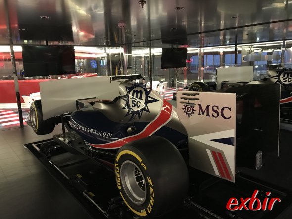 Einer der beiden beliebten Formel 1-Simulatoren auf der MSC Meraviglia. Oft gibt es auch 2for1-Angebote, wo 2 Personen verbilligt fahren können.