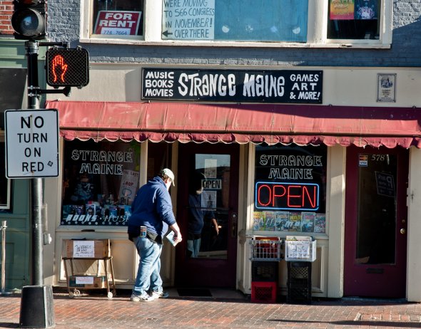 Viele kleine Läden locken in Portland im US-Bundesstaat Maine zum shoppen und bummeln ein. Einer der sehenswertesten Städte in Neuengland an der Ostküste.
