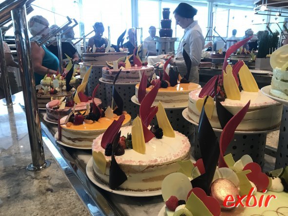 Neben spannenden Reisezielen wie u.a. Laem Chabang in Thailand könnt ihr auch die täglich abwechselnde gastronomische Vielfalt bei 'Celebrity Cruises' geniessen.