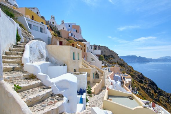 Auch Santorin, einer der schönsten Inseln Griechenlands, wird auf dieser Traumkreuzfahrt als Tagesstop angelaufen.