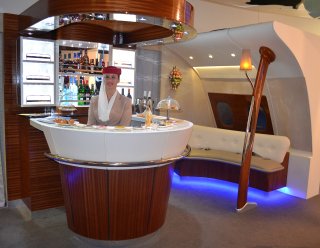 Die weltberühmte Bar an Bord des Airbus A380 für Gäste der Business Class