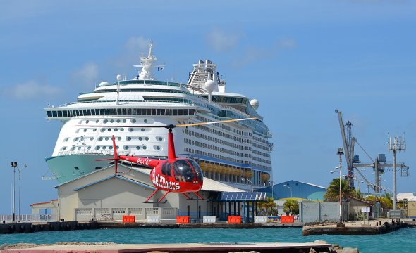 Kreuzfahrtschiff in Aruba, karibische Antillen