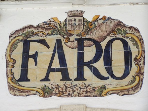 Nach Lissabon ging es zurück mit dem Zug, hier das Fliesenbild am Bahnhof Faro.
